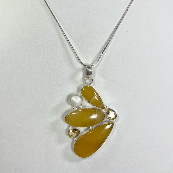 925 Overlay Yellow Lace Agate Pearl Gemstone Pendant - Picture 2 of 4